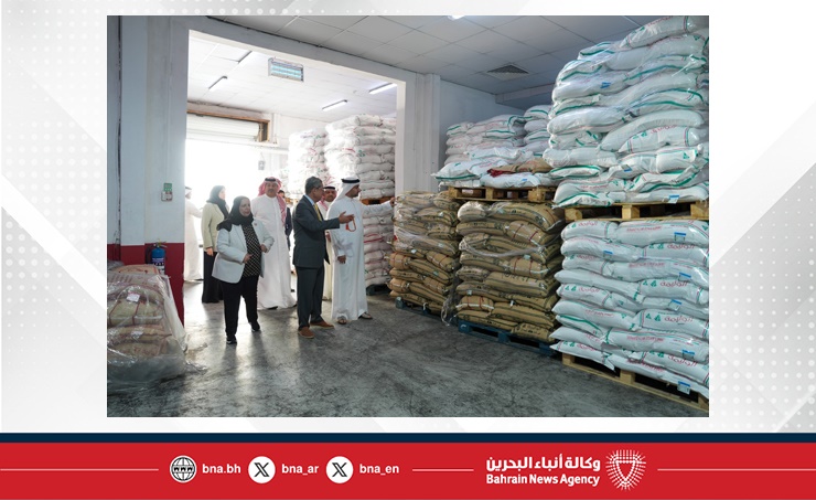 وزير الصناعة والتجارة يقوم بزيارات تفقدية ويلتقي التجار لمتابعة توافر السلع واستقرار الأسعار في ظل المستجدات الراهنة